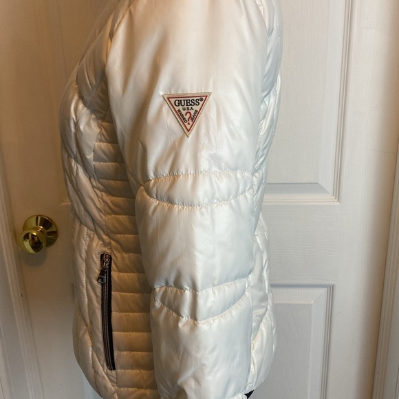 Guess White Puffer Coat Black Zippers NWOT - Picture 4 of 7